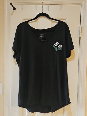 torrid Black V-Neck Tee with White Daisy Embroidered Accent